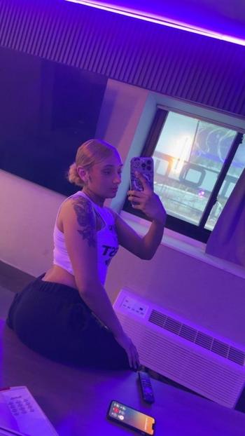 Melody, 21  female escort, Bronx